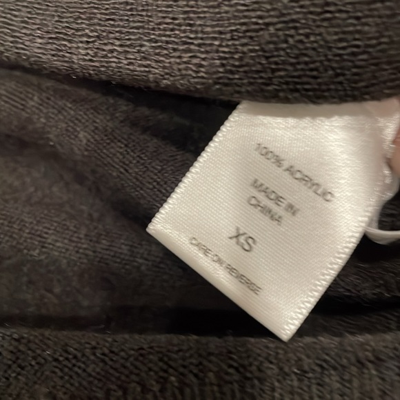 New York & Co Sweater - Picture 4 of 6